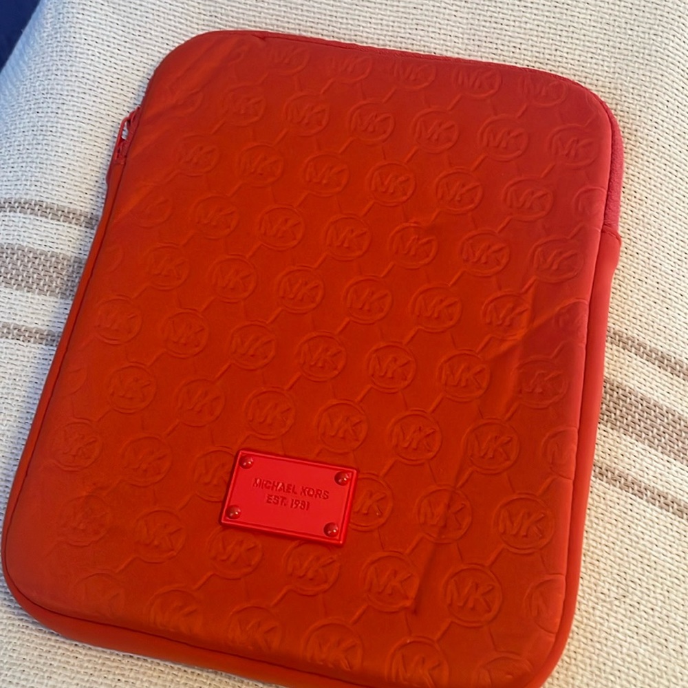 NWT Michael Kors Electronics Pouch